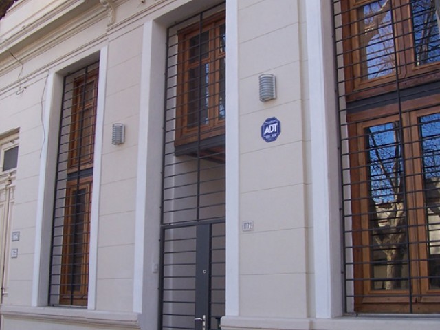 03_frente_reciclaje_de_aberturas_de_pinotea