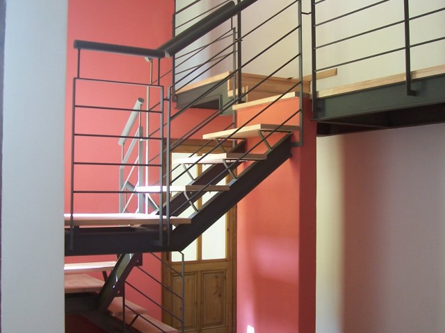 05_escalera_metalica