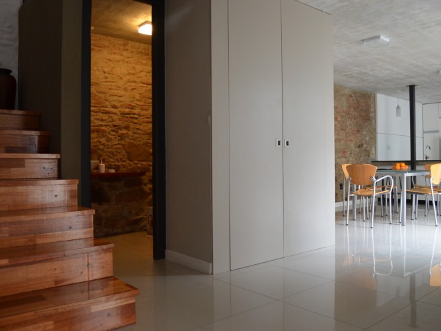 09_escalera_de_madera_y_placard_despojador