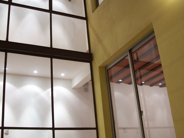 14_vista_nocturna_del_patio_interior