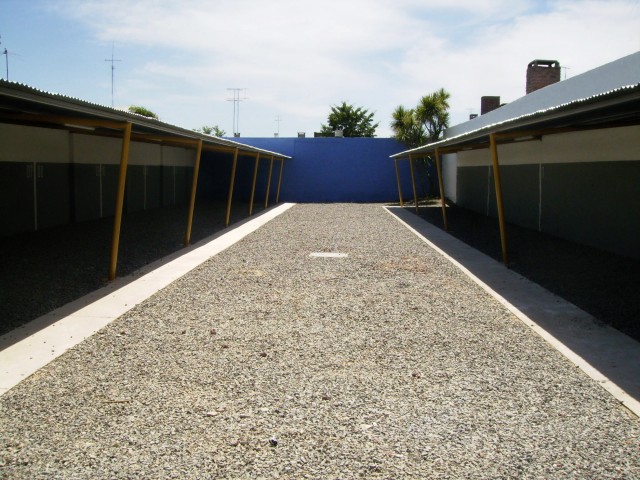 19_estacionamiento_con_pavimento_de_piedra_partida